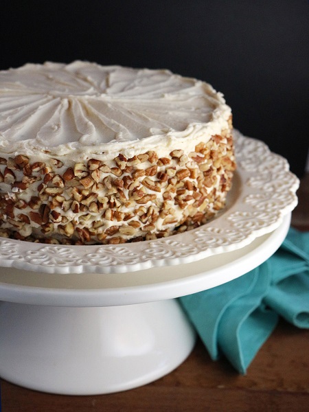 Apple-Cake-with-Maple-Buttercream-and-Pecan-Trim_1