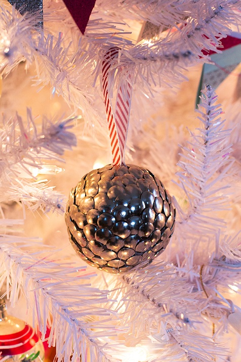 thumbtack-ornament