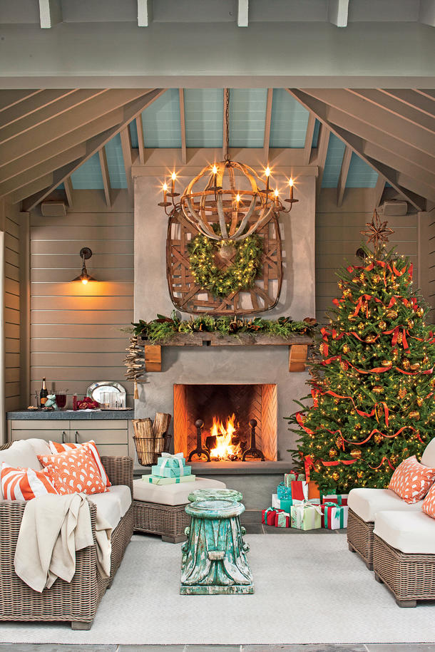 Room Decoration Ideas Images ~ Warm And Inviting Christmas Living Room ...